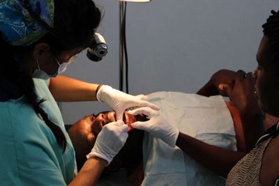 Dentiste de la mission de bénévoles portoricains