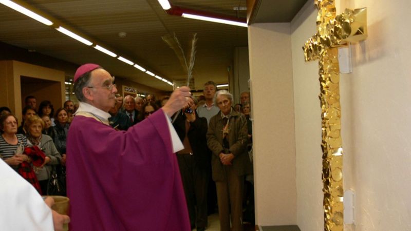 Jeudi 1er décembre 2011 : Dévoilement et Bénédiction de la Croix de Saint Joseph, oeuvre de Xavier Leblanc, artiste joséphien
