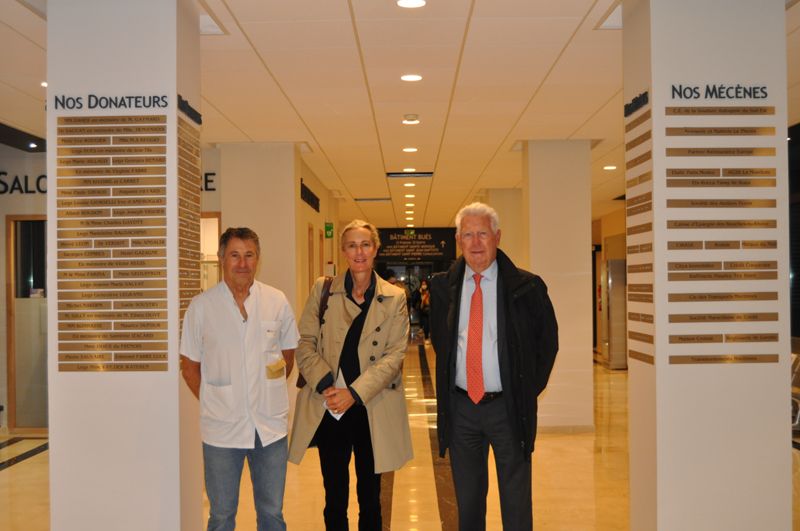 Visite de Jean-Pierre DREAU, Président du Groupe SNEF à l’occasion  de la 150ème intervention chirurgicale avec le robot MAKO©